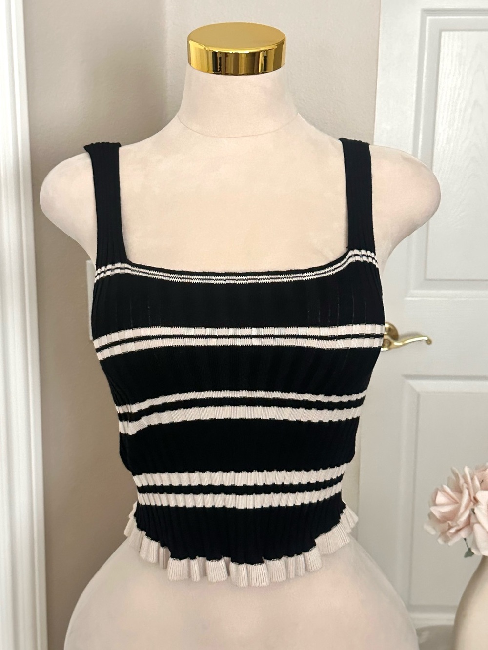 iris Black Cream Striped Ribbed Crop Sweater Tank w/ Ruffle Hem Sz M